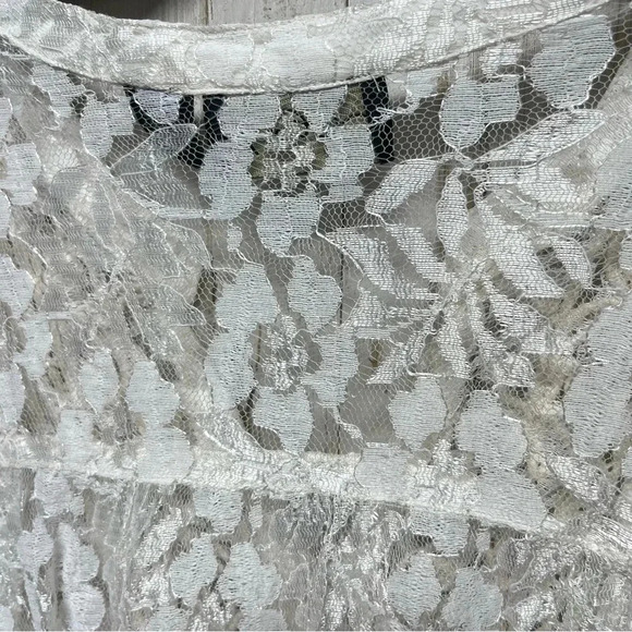 Lola P lace blouse top Womens size Medium Ivory Bell Sleeve - Picture 7 of 7
